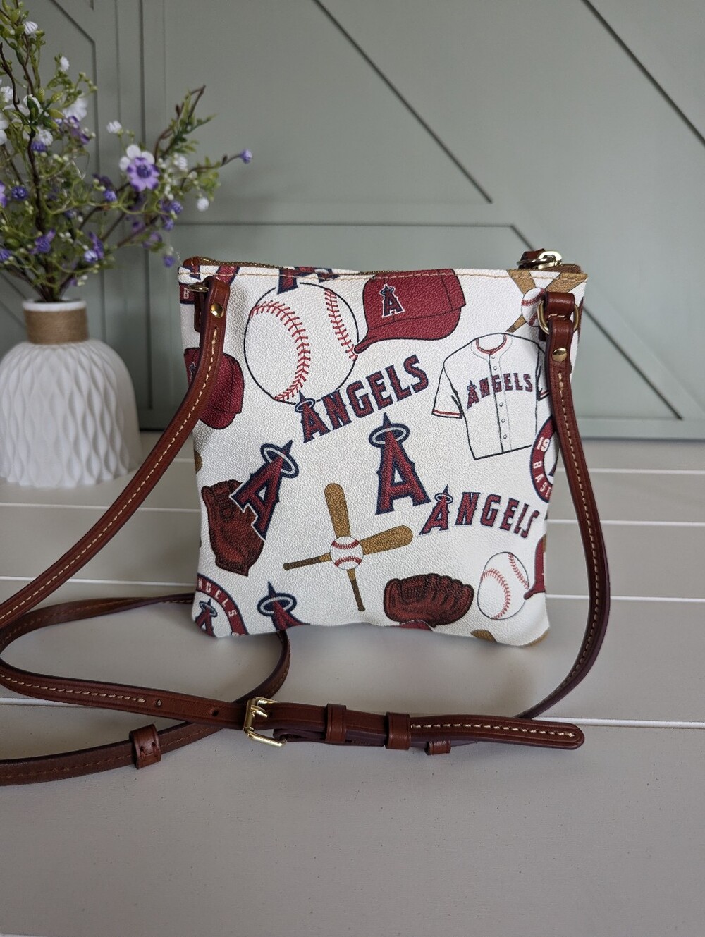 Dooney & Bourke Los Angeles Angels Crossbody Bag in White/Red - Picture 6 of 14